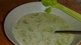 Cibulovo - řapíkatá polévka