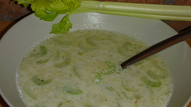 Cibulovo - řapíkatá polévka