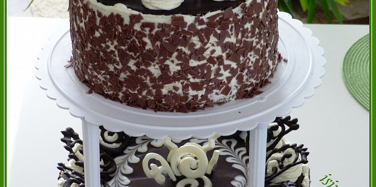 Čokoládový dvoupatrový dort