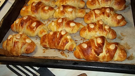 Croissanty s mandlemi