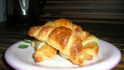Domácí máslový croissant