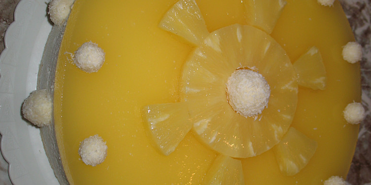 Dort piña colada (kokosovo ananasový)