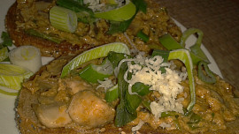 Houbová pomazánka s bílým vínem