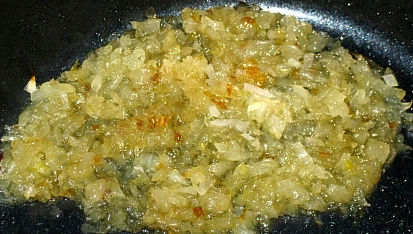 Hummus s karamelizovanou cibulkou