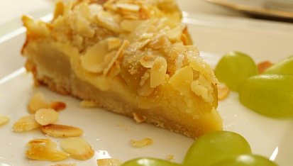 Hroznový páj  s mascarpone a mandlovou krustou