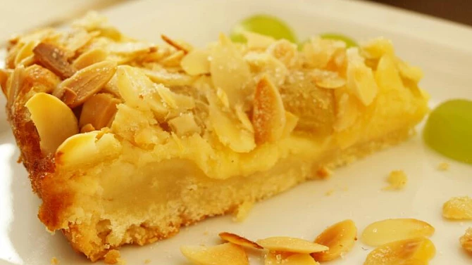 Hroznový páj  s mascarpone a mandlovou krustou