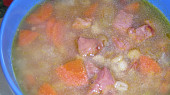 Hrstková polévka s uzenou krkovičkou