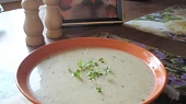 Jemná polévka s chutí pečených brambor