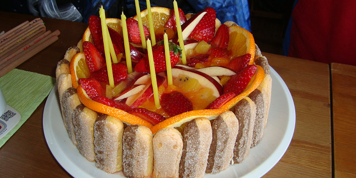 Jiříkův ovocný dort (V tom fofru jsem zapomněla fotit, už bez mašle a…)