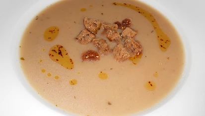 Kaštanová polévka s chilli olejem