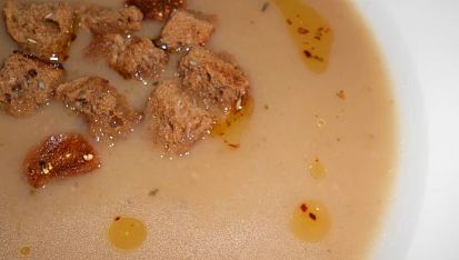 Kaštanová polévka s chilli olejem