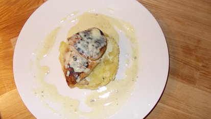 Kuřecí steak se zeleným pepřem a šťouchanými brambory