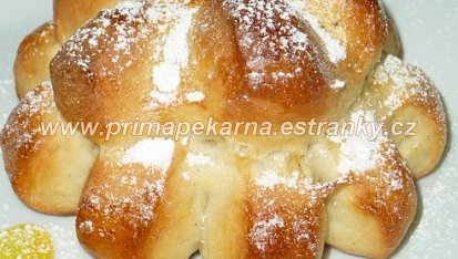 Kynuté chryzantémy z Chruščov těsta
