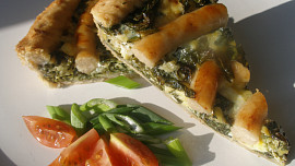 Mangoldový koláč s vinnou klobásou