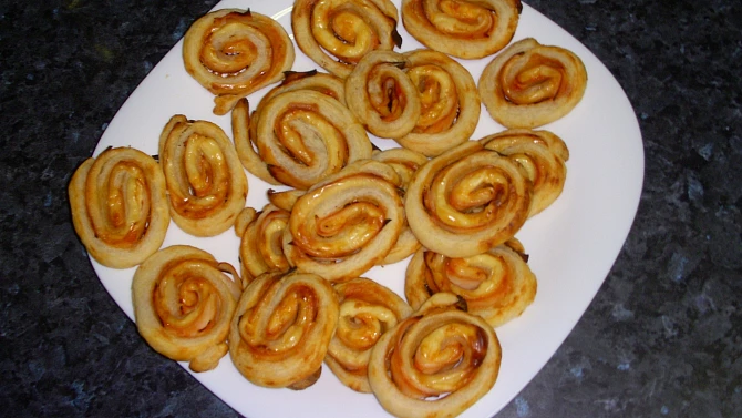 Mini pizza šneky z listového těsta