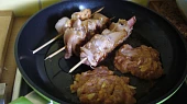 Pekingské placky a kuřecí špízy