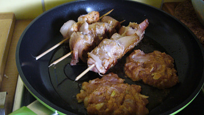 Pekingské placky a kuřecí špízy