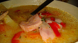 Ostřejší  zelná polévka s domácí  klobáskou