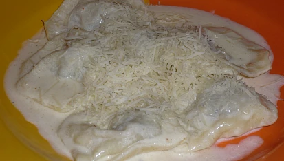 Ravioli plněné hovězím masem ve smetanové omáčce, hotové raviloli