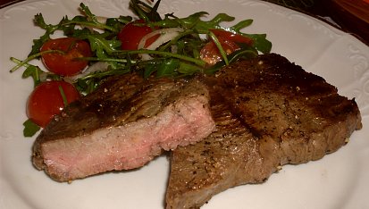 Rumpsteak s rukolovým salátem