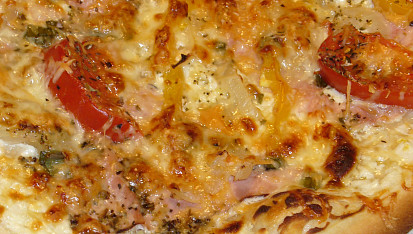 Rychlá pizza "domácí" sýrová a chorizo