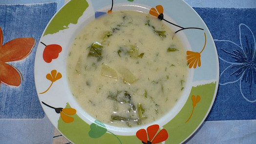 Salátová polévka s koprem