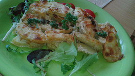 Smetanové zapečené brambory s bylinkama a kořením