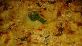 Smetanové zapečené brambory s bylinkama a kořením