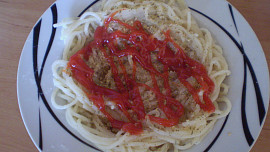 Špagetová hnízda s kuřecí směsí