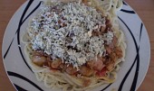 Špagetová hnízda s kuřecí směsí (Posypeme sýrem)