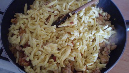 Špecle s kuřecí směsí, Přihodíme špecle