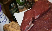 Steak z nízkého roštěnce se smetanovo-křenovou omáčkou a zelenými fazolkami