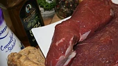Steak z nízkého roštěnce se smetanovo-křenovou omáčkou a zelenými fazolkami