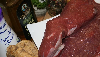 Steak z nízkého roštěnce se smetanovo-křenovou omáčkou a zelenými fazolkami