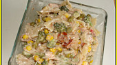 Těstovinový salát s broklicí a tuňákem