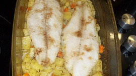Dušený pangas se zeleninovými bramborami