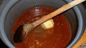 Vepřová játra s rybízovou omáčkou (vaříme do polovičního množství, nakonec přidáme kousíček másla, dochutíme hořčicí, solí, pepřem..)