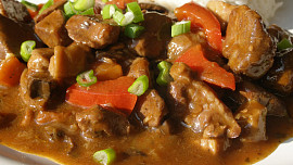 Vepřové na houbách a červeném víně