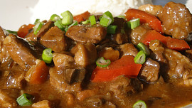 Vepřové na houbách a červeném víně