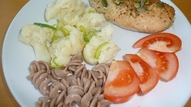 Výborná dietní pečená prsíčka na česneku a cibulce