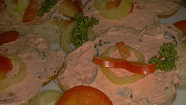 Výtečná ostřejší lososová pomazánka s paprikou