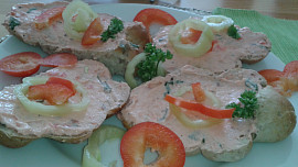 Výtečná ostřejší lososová pomazánka s paprikou