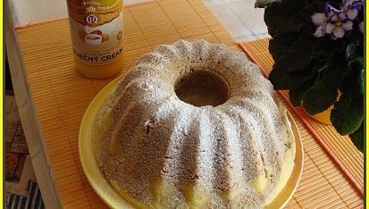 Bábovka s vaječným koňakem a kokosem