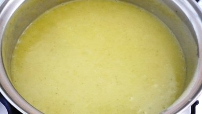 Bramborová polévka s pórkem a la pyré