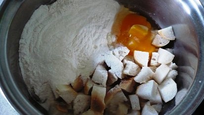 Čočková omáčka s domácím houskovým knedlíkem