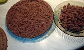 Čokoládový dort  "INDIÁN" (z korpusu odřízneme vršek a spodní díl vydlabeme)