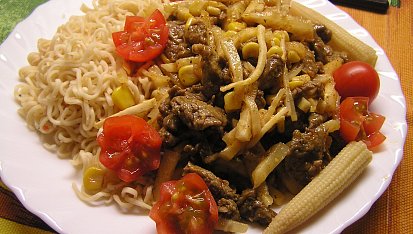 Ďábelské nudličky s celerem a kukuřicí