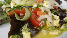 Fenyklovo - zeleninový salát s vaječnou zálivkou