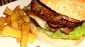 Hamburger s hranolky