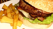 Hamburger s hranolky